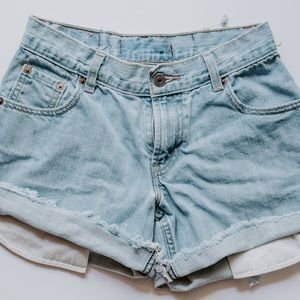 DISTRESSED VINTAGE LEVI DENIM SHORTS
